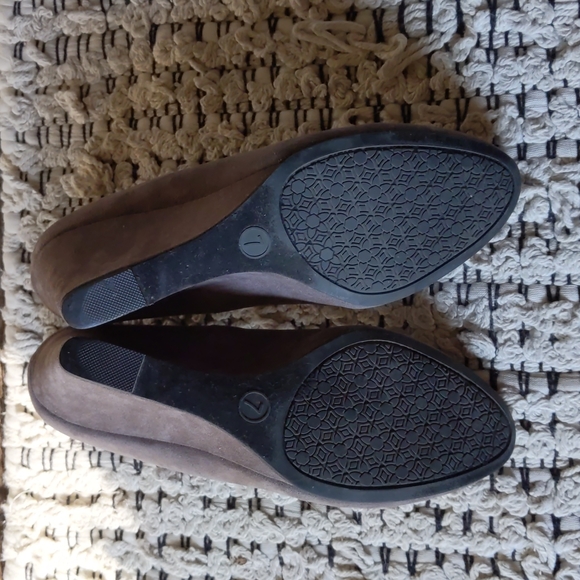 Grey suede wedge heels - Picture 4 of 4